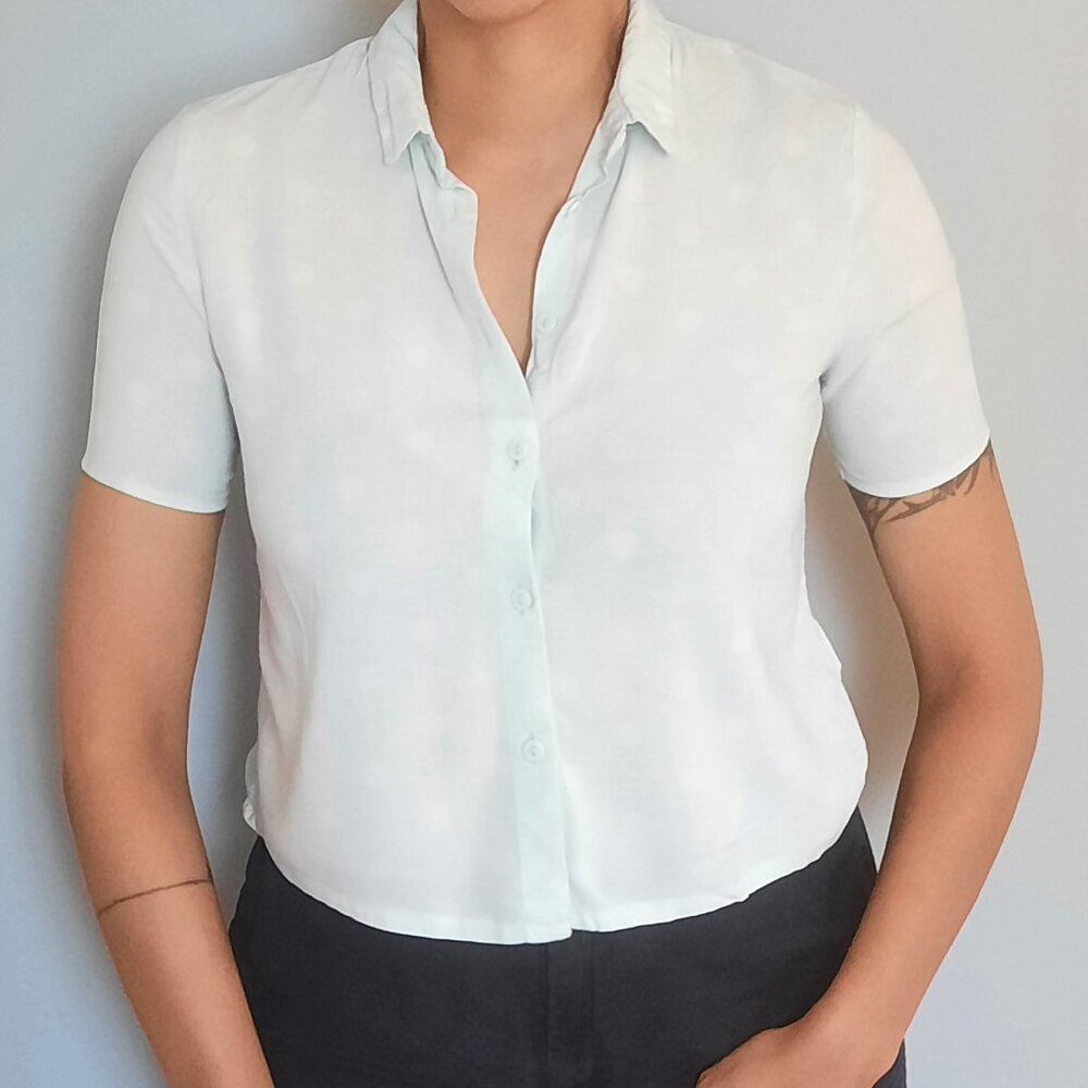 H&M blue/white polka dot button down short sleeve shirt size 4